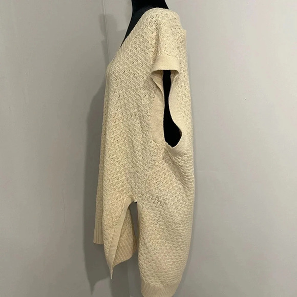 Eloquii Cream Colored Chunk‎ Knit Slouchy Sweater Vest - Picture 6 of 10